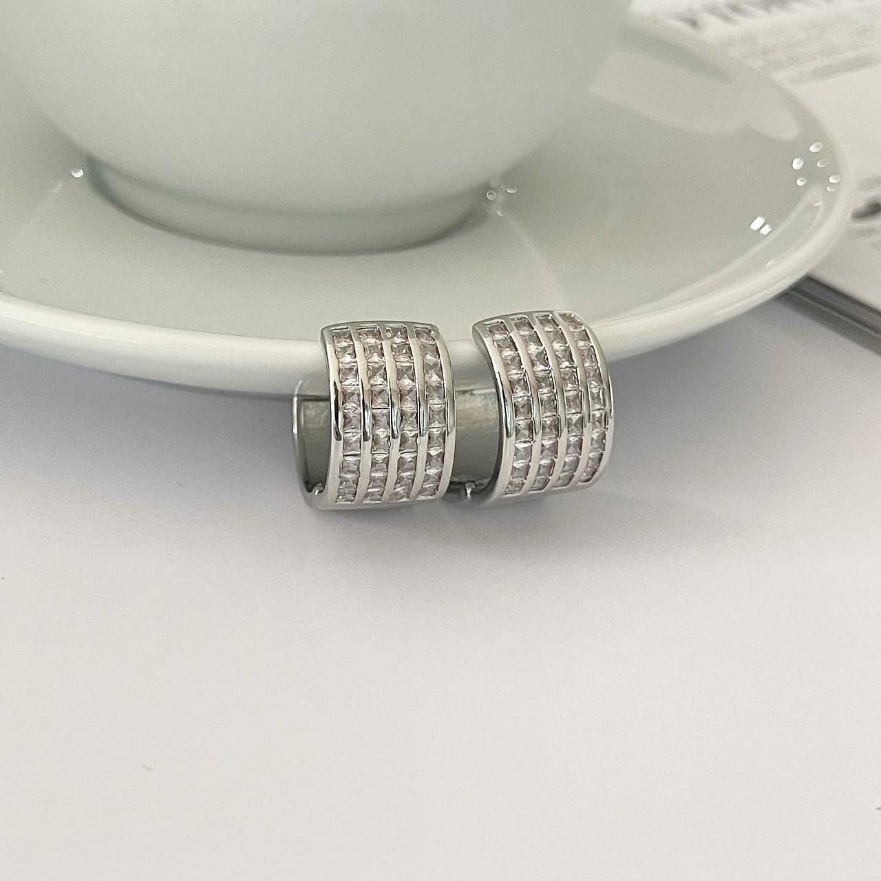 Argola Folheada a Prata Cravejada com Zircônia