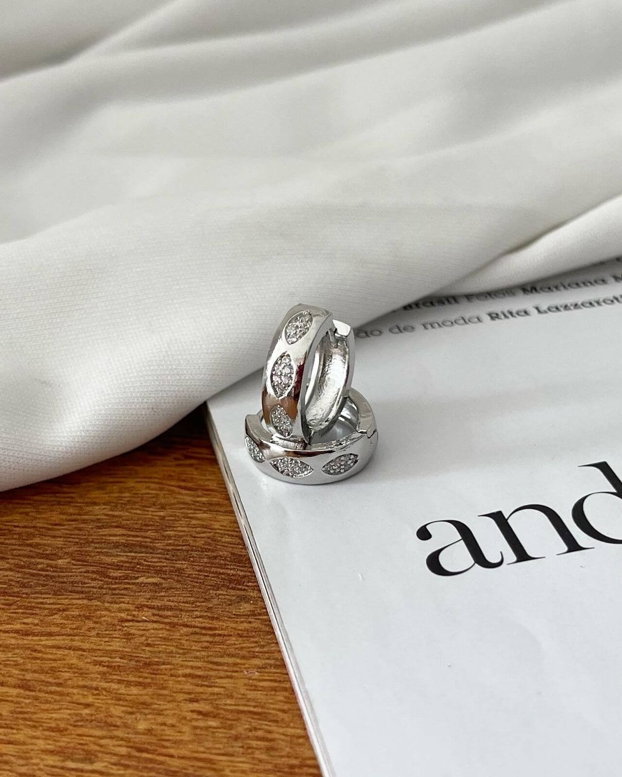 Argola Folheada Com Mini Zirconias