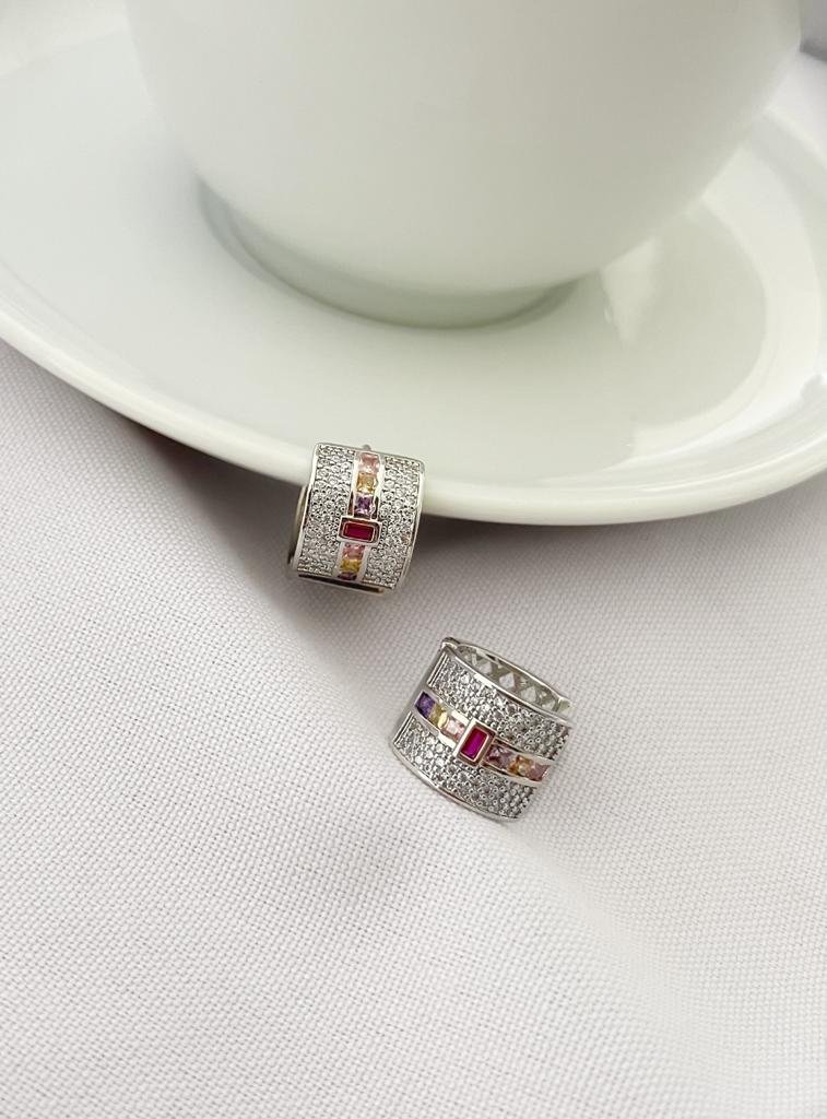 Argola Folheada Cravejada Com Mini Zircônias