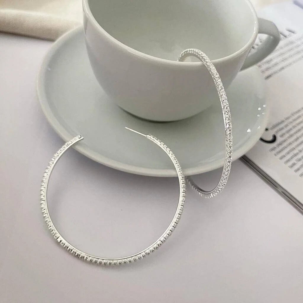Argola Folheada Prata Cravejada com Zircônias Média