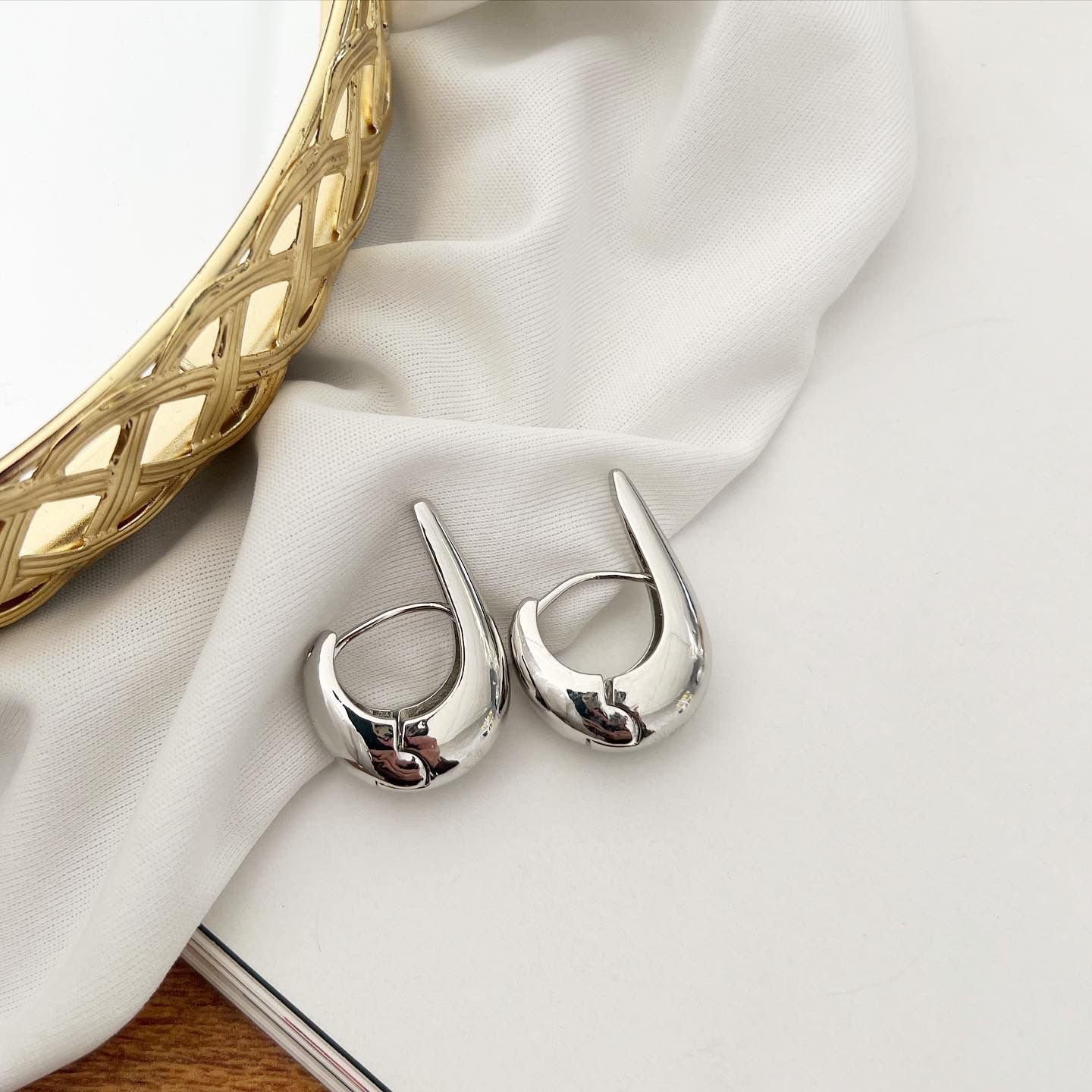 Argola Folheado a Ouro 18K e Prata Click Gancho Maior