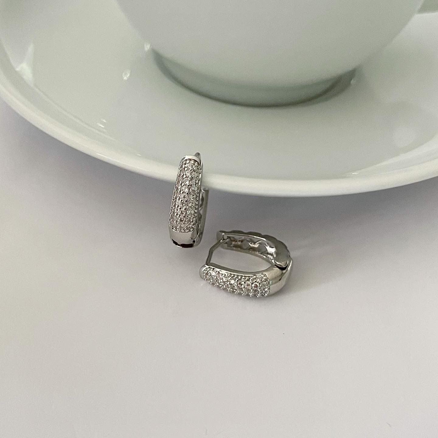 Argolinha Folheada Prata Oval Pequeno Arredondada