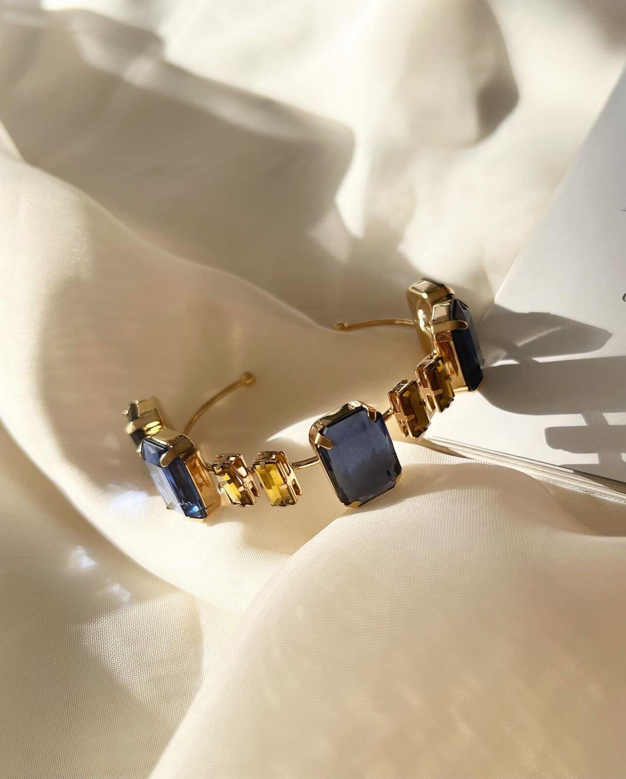 Bracelete Folheado Dourado Pedras de Chaton Retangulares