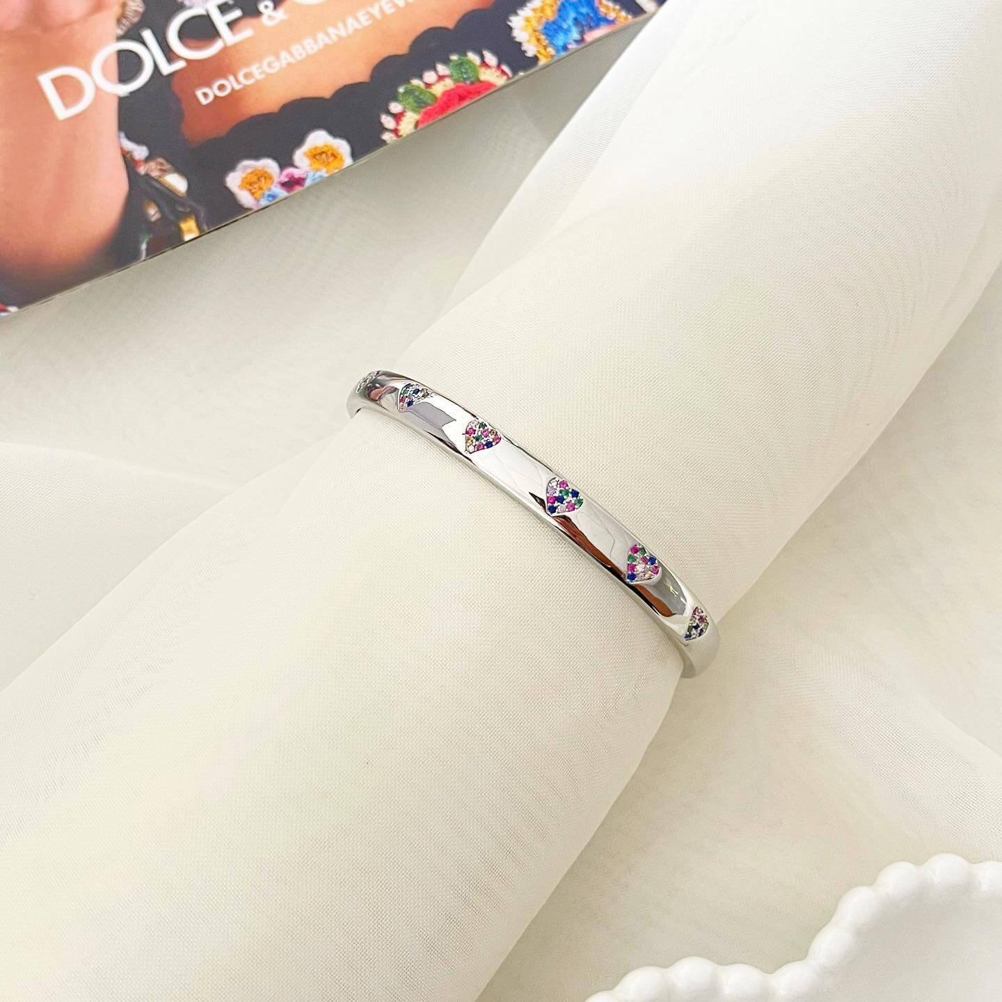 Bracelete Folheado Premium Prata Corações Cravejados