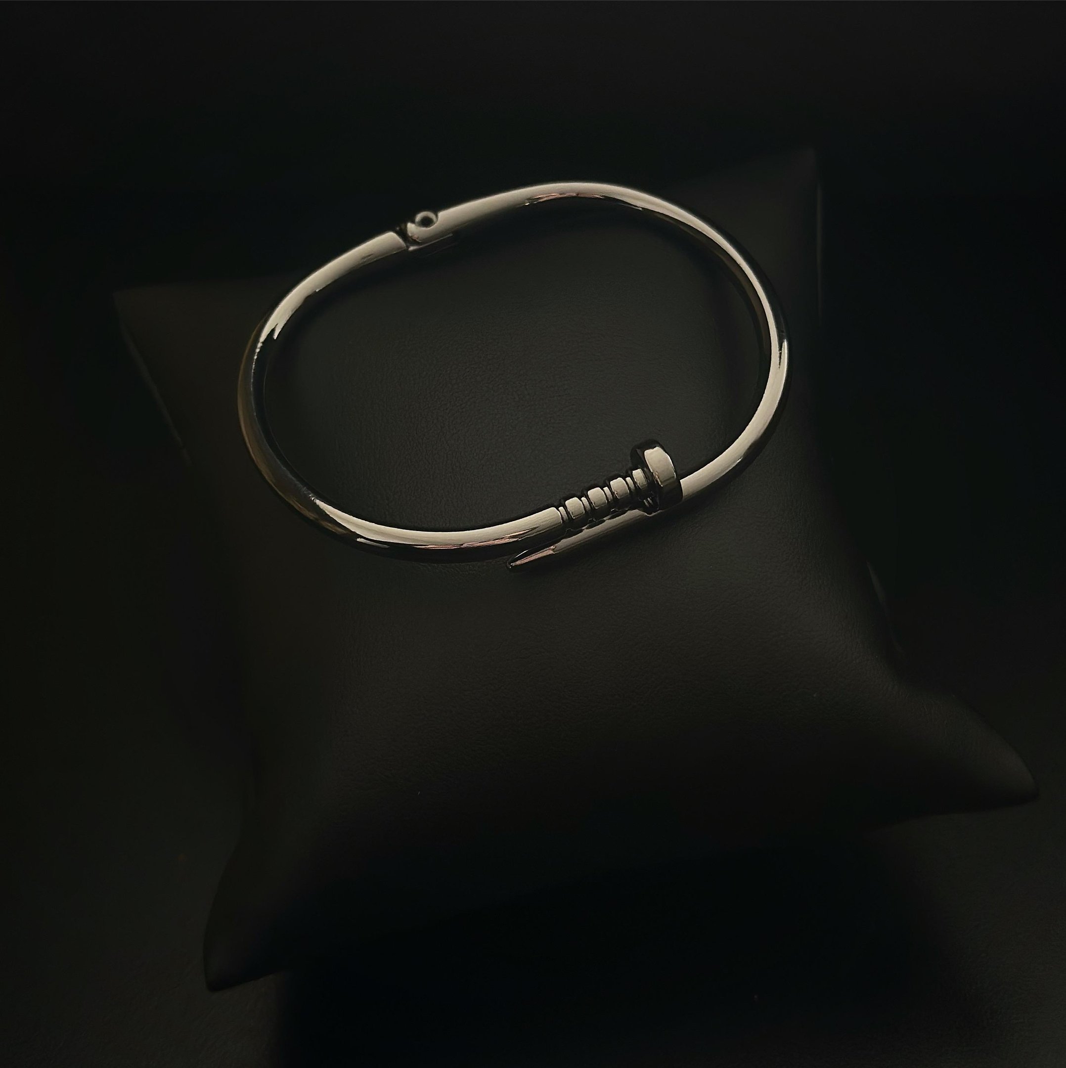 Bracelete Semijoia Ispired Prego Ródio